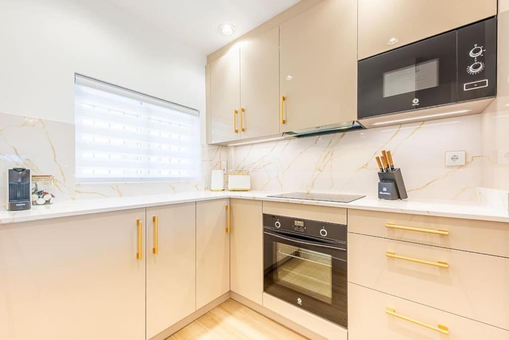 Sea View, Stylish & Modern 2 In The Center Appartement